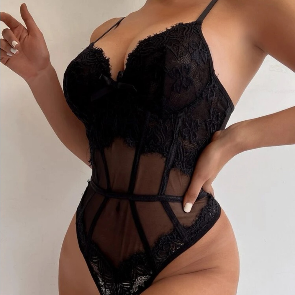SHEIN Contrast Mesh Eyelash Lace Underwire Teddy Bodysuit Without Liner